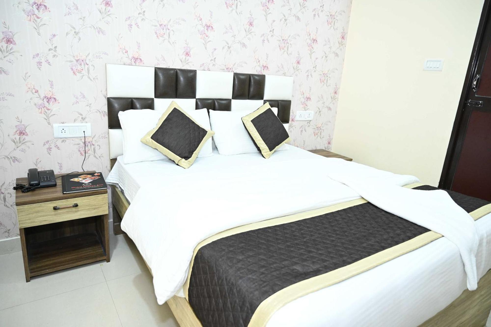 Super Hotel O Glance Inn Patna  Kültér fotó