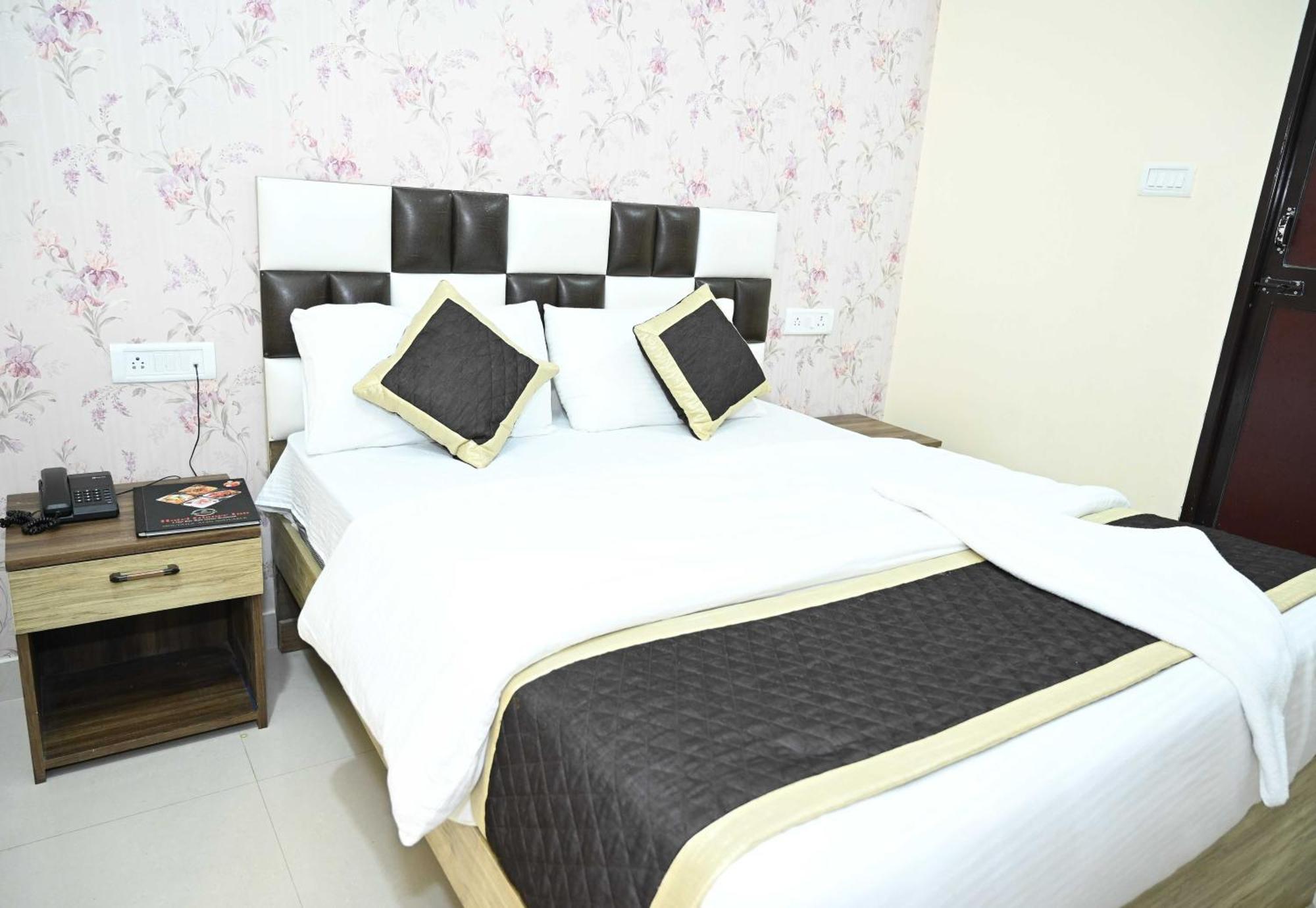 Super Hotel O Glance Inn Patna  Kültér fotó